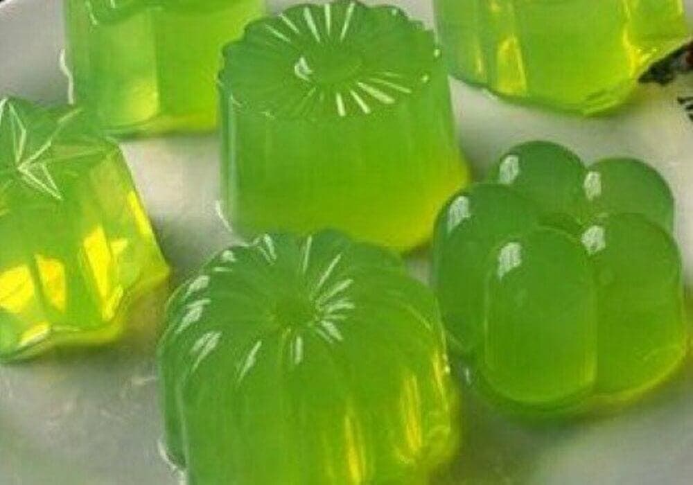 Green jelly. Зеленое желе. Желе из водорослей. Желе зеленое желтое. Зеленое желе 2007.