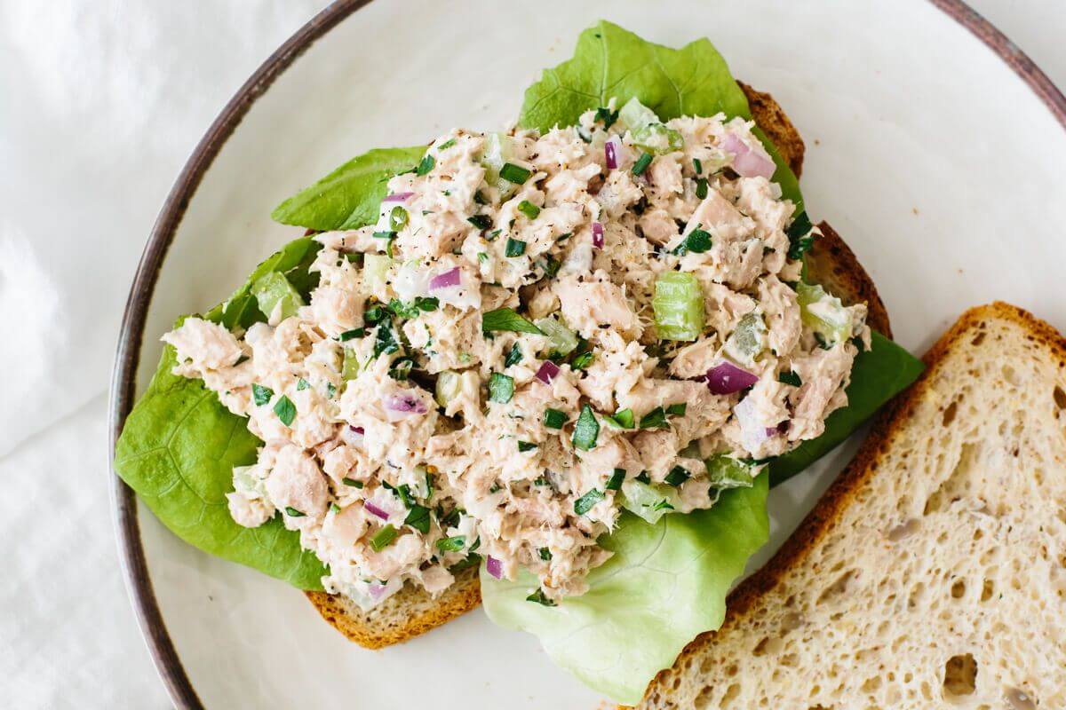 7 recetas de ensaladas con atún saludables y muy sencillas de hacer