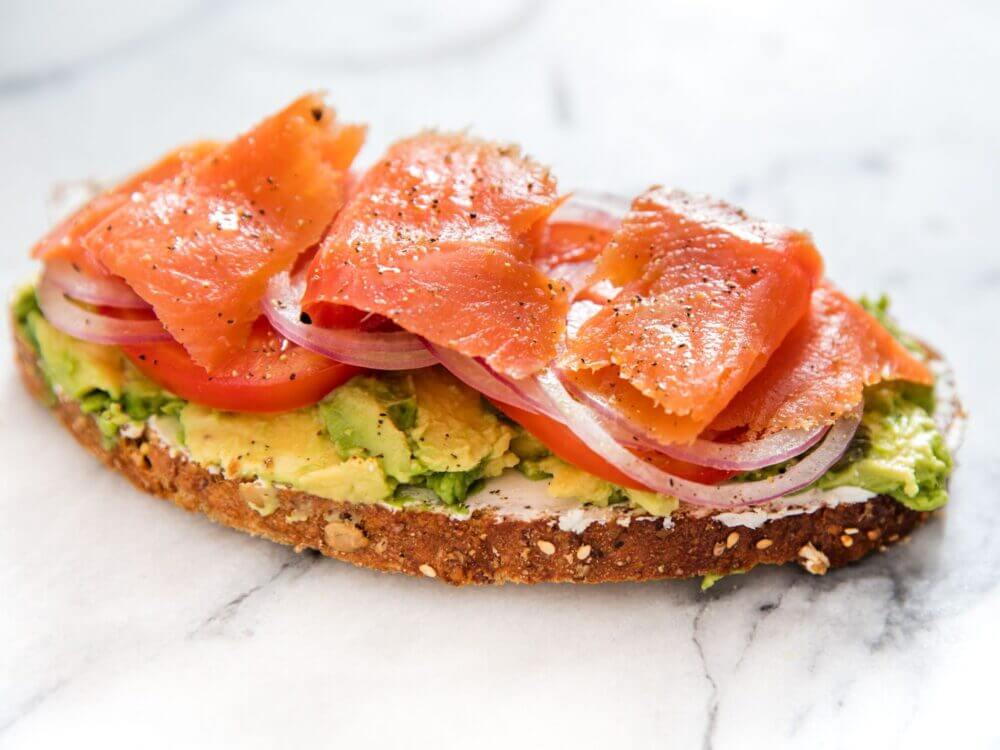 Receta de tostada de salmón