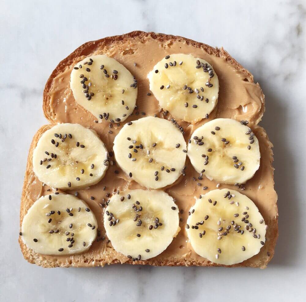 Recetas de tostadas saludables con plátano y chia