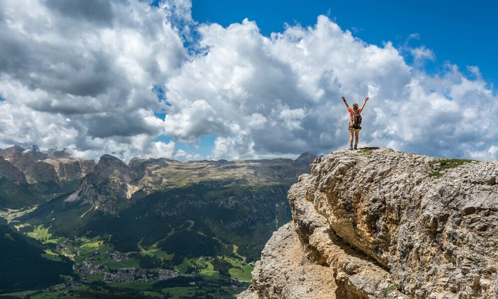 Aprende a relajarte antes de practicar ejercicios para mejorar el agarre en escalada