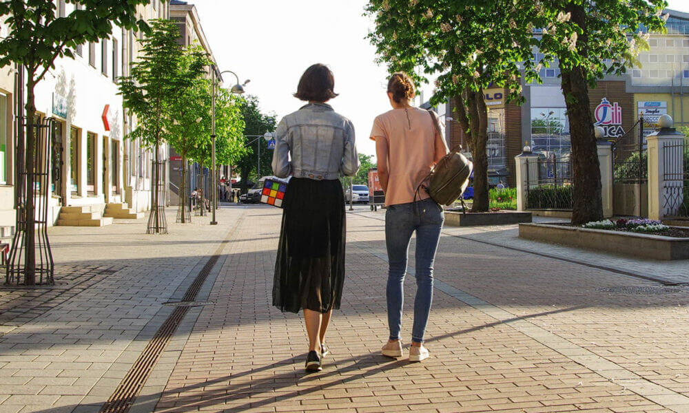 Caminar pequeños trayectos y subir las escaleras puede ayudarte a mejorar tu salud internamente