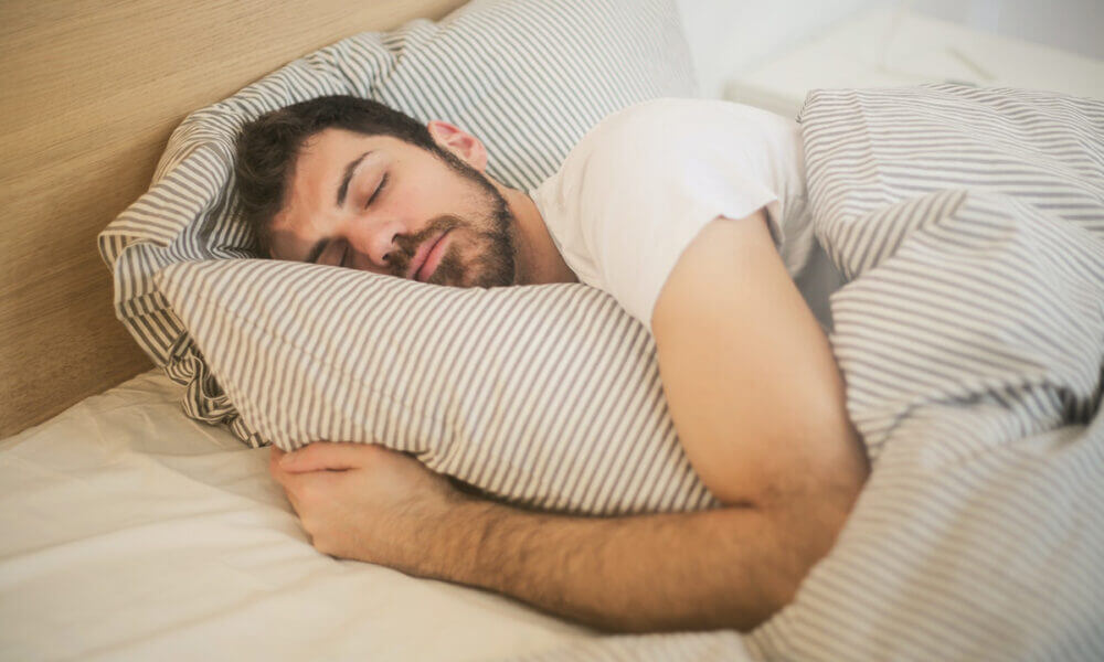 ¿Cómo dormir mal puede afectar tu estado de salud y de ánimo?