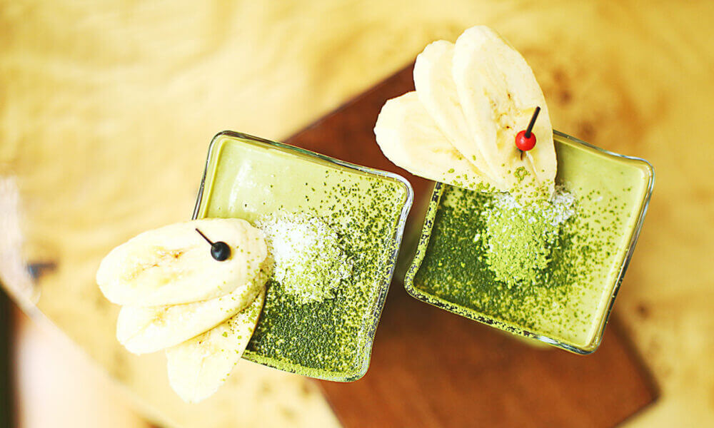 Batido de té verde con aguacate y plátano