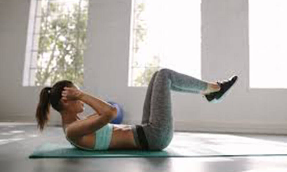 Causas por las que se recomienda dejar de realizar crunches abdminales y proteger tu salud