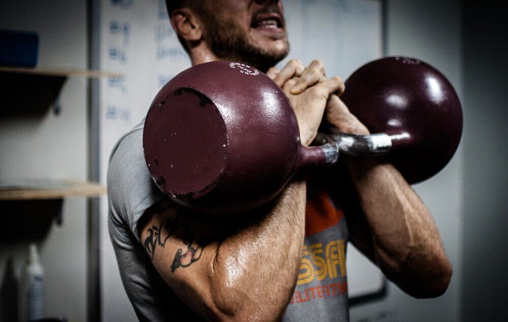 Hombre haciendo Crossfit