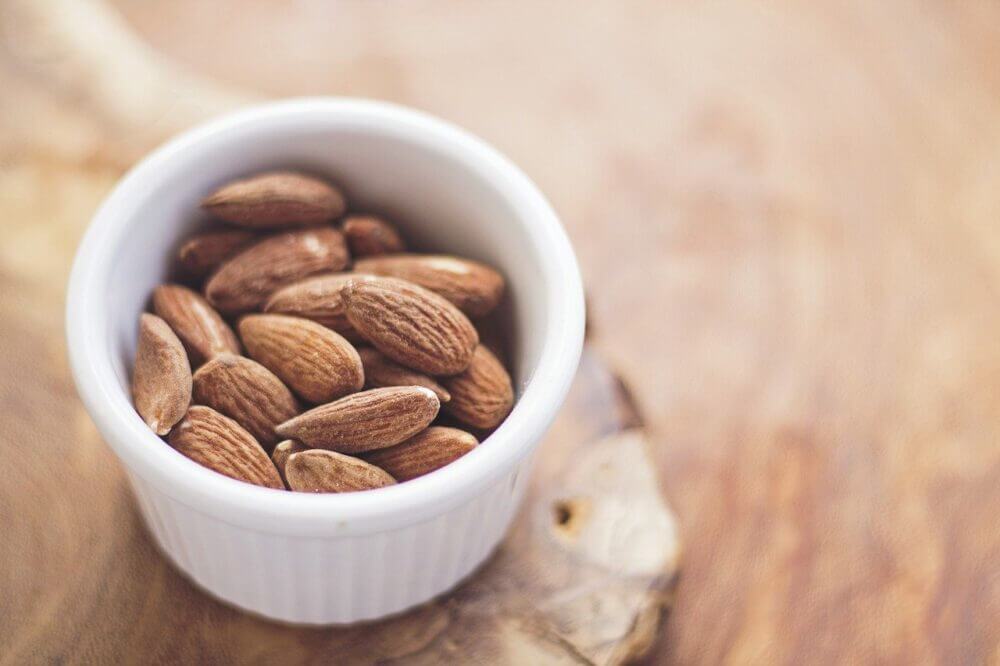 varias almendras