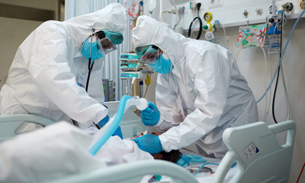 Factores que pueden agravar la salud de pacientes con COVID-19