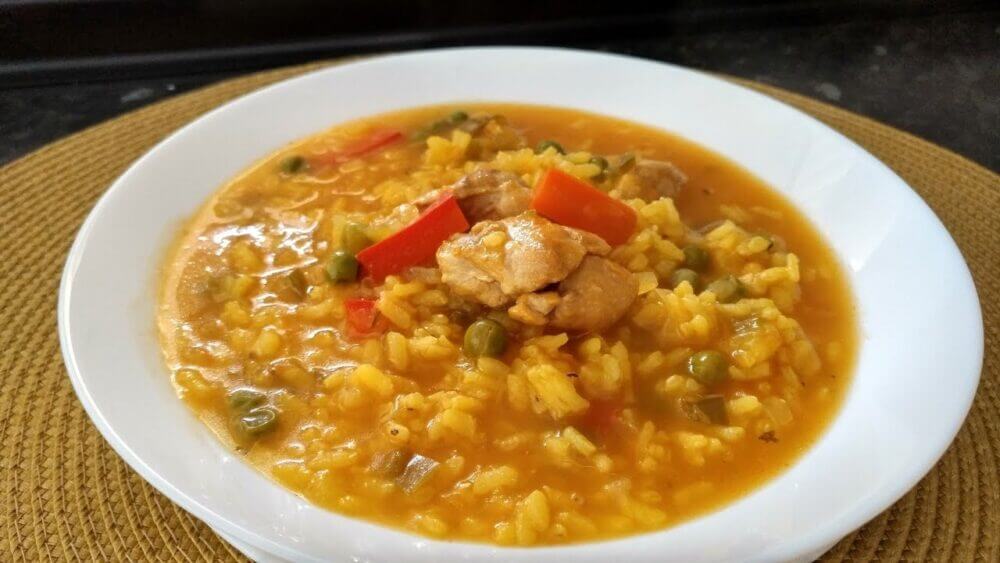 caldo de arroz y pollo