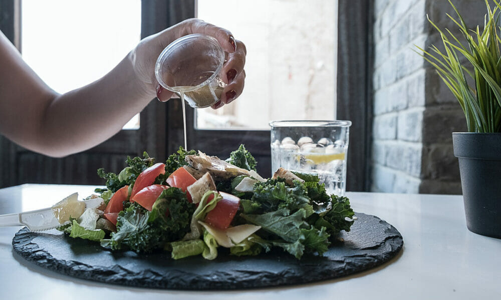 Aderezos para ensaladas, pueden contrarrestar los beneficios