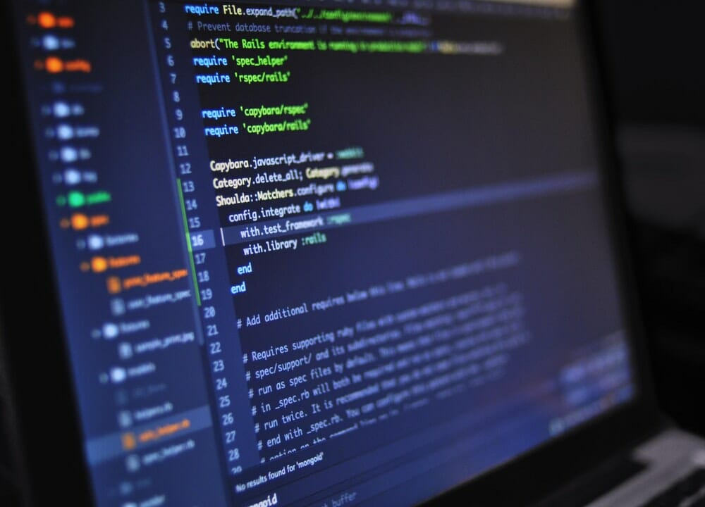 WordPress funciona con el lenguaje PHP, HTML y JavaScript