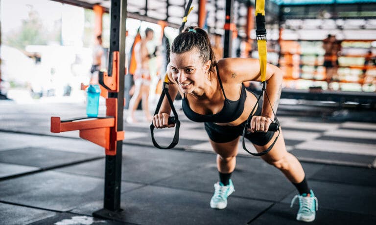 Flexiones con TRX para ejercitar todo el cuerpo