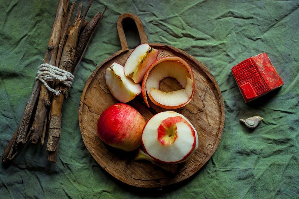 manzana y cáscara