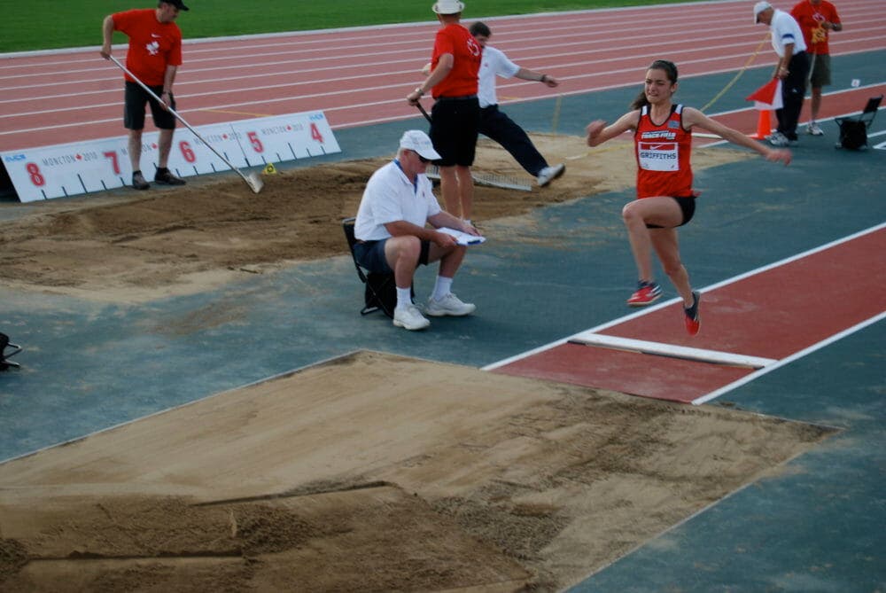 Salto de longitud todo lo que necesitas saber sobre este deporte
